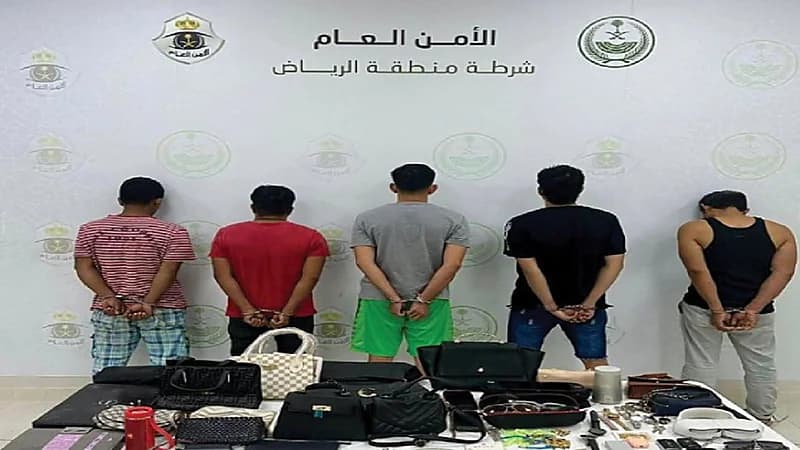 ضبط 5 مقيمين لسرقتهم منازل بالرياض .. فيديو
