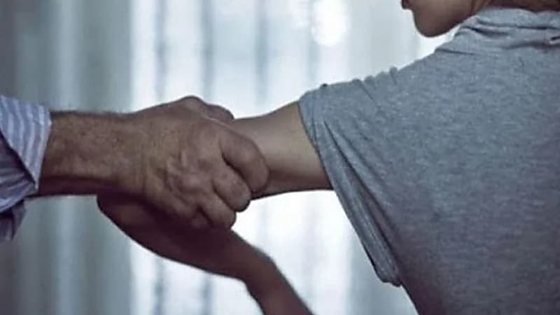 9 اتهامات ضد معلم تحرش بتلميذاته في مدرسة