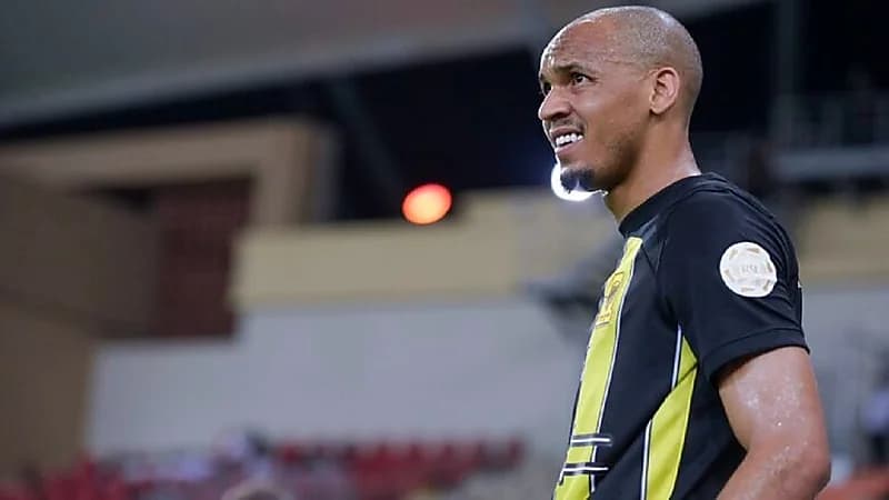 عائلة فابينهو تهتف للاتحاد داخل غرف ملعب الإنماء.. فيديو