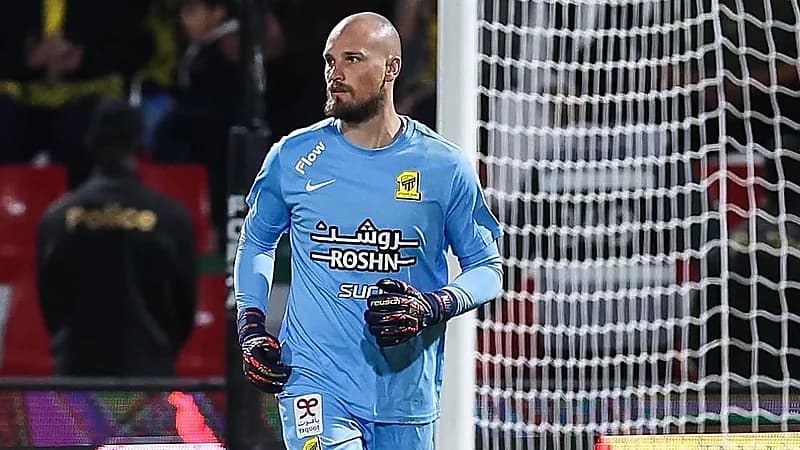 رايكوفيتش مع نجله في أحد الأكاديميات بجدة .. صورة