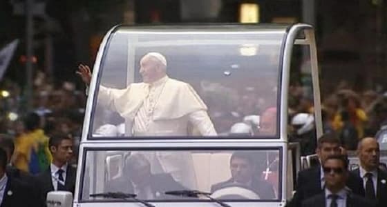 بالفيديو.. موكب بابا الفاتيكان يصدم شرطيًا في تشيلي