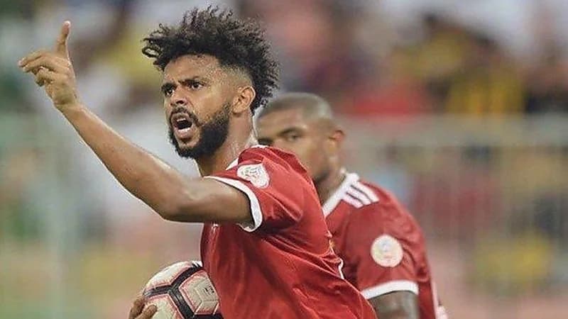 "الأهلي" يسعى لخطف نجم الباطن