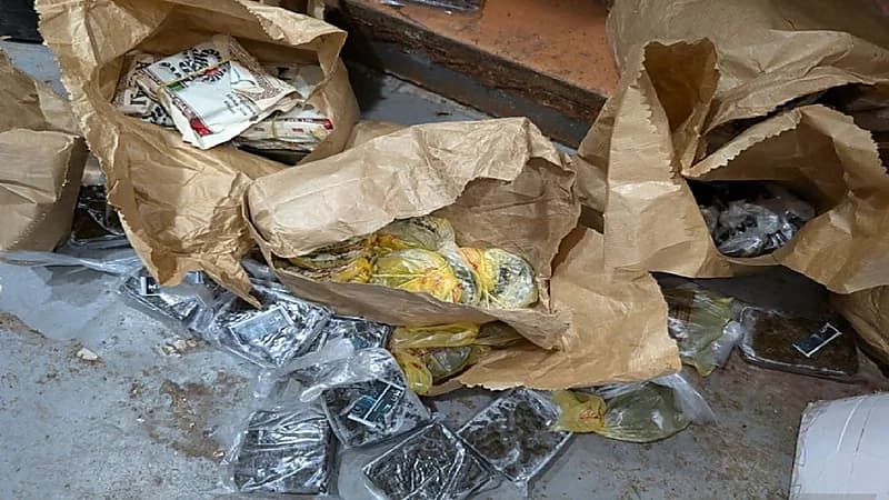 ضبط 3 أطنان من التبغ و2200 منتج منتهي الصلاحية في جدة