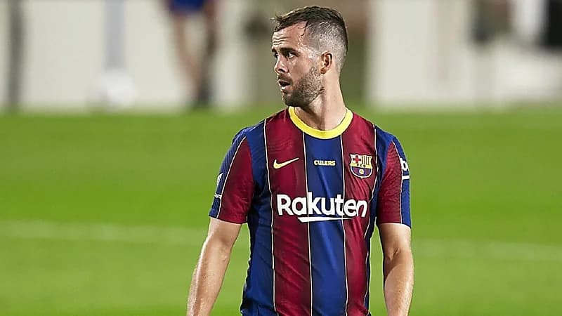 نجم برشلونة "ميراليم بيانيتش" ينضم إلى يوفنتوس