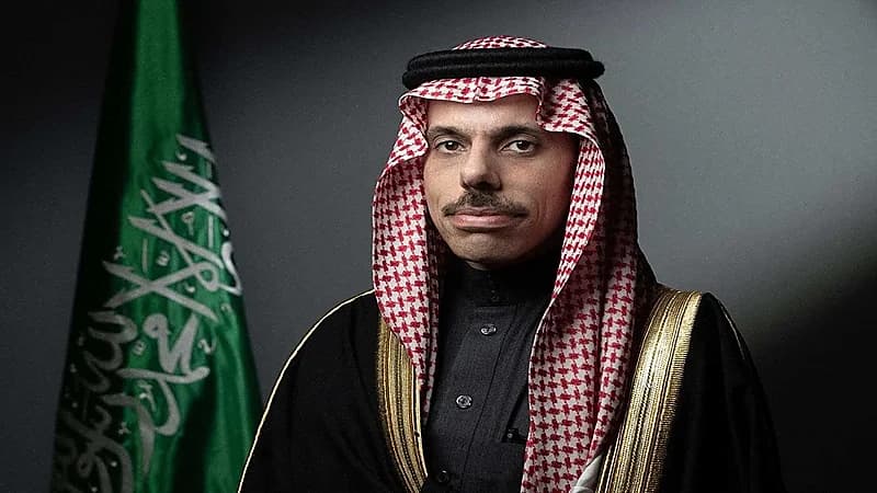 وزير الخارجية يبحث العلاقات الثنائية بنظيره الإيراني