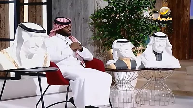 النحات هوساوي يستعرض أبرز أعماله لخادم الحرمين وولي العهد