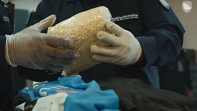 إحباط 4 محاولات لتهريب 261 ألف حبة من الإمفيتامين و10 كيلوغرام من الشبو.. فيديو