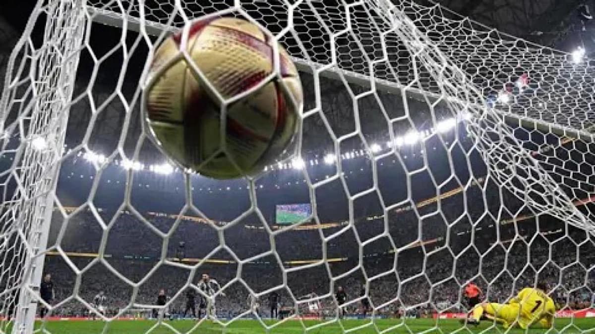 أفضل مهاجم في تاريخ كرة القدم