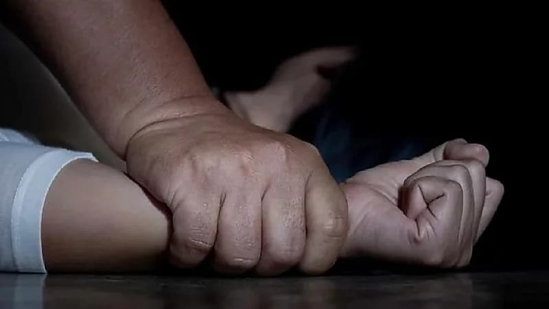 تعرض أرملة لاغتصاب جماعي أمام ذويها