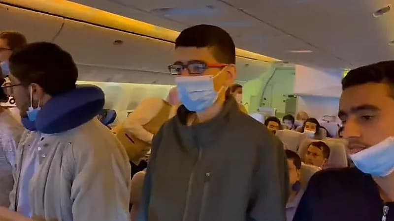 بالفيديو.. “طيران الإمارات” يحتفل بالمنتخب السعودي الفائز بـ 6 ميداليات عالمية