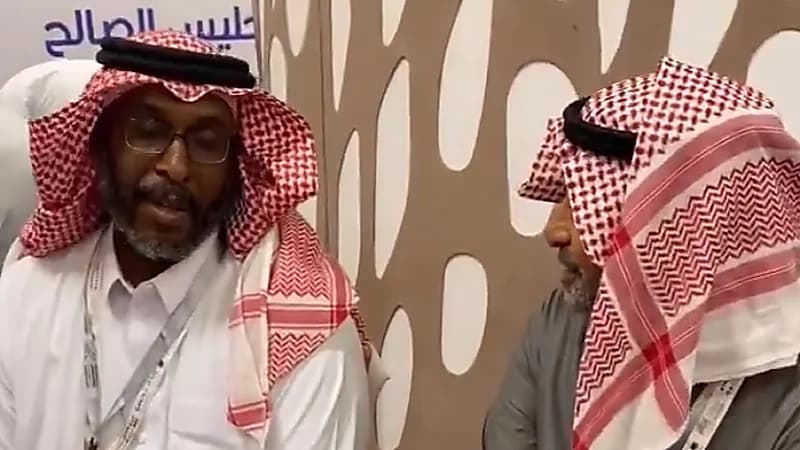 صدفة تجمع صديقين بعد 33 عاماً خلال مناسك الحج ..فيديو