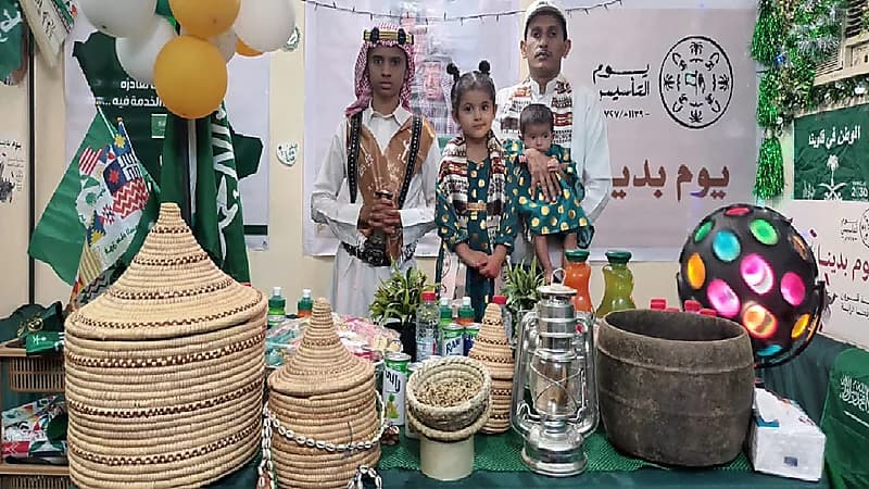 "حسن المالكي" يحتفل مع أسرته بيوم التأسيس