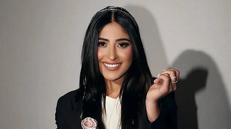 شجون الهاجري تكشف عن أول عبارة تعلمتها في المملكة : كاش ولا شبكة .. فيديو