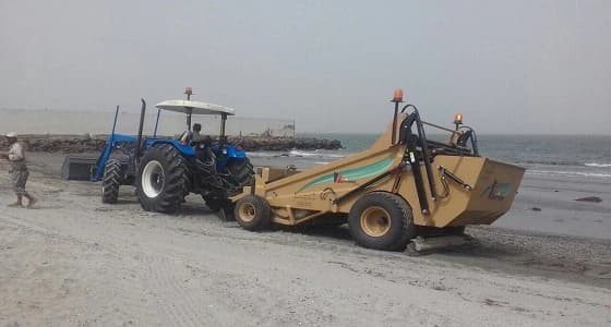 بالصور.. جهاز متطور بأمانة جازان لتنظيف الشواطئ صحيًا