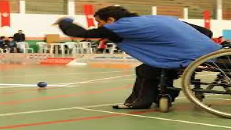 لاعب من ذوي الإعاقة يشتكي أحد النوادي لرفضهم دخول مرافقه و" فخر " يدعمه