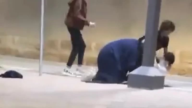 عقوبة القاصر المتنمرة بعدما أشعلت غضبًا واسعًا