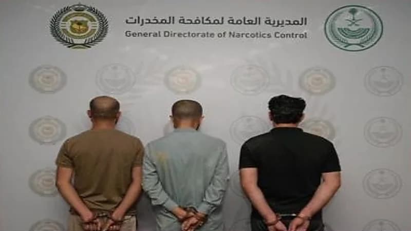 القبض على 3 مقيمين لترويجهم مادتي الهيروين والشبو بجدة
