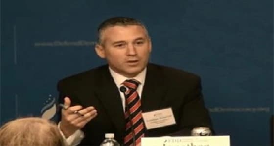 " شانزر " يكشف عن رقم خيالي أنفقته إيران لنشر الإرهاب بالوطن العربي