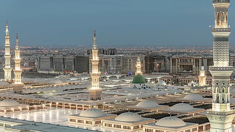 تعليق الاعتكاف بالحرمين في العشر الأواخر من رمضان