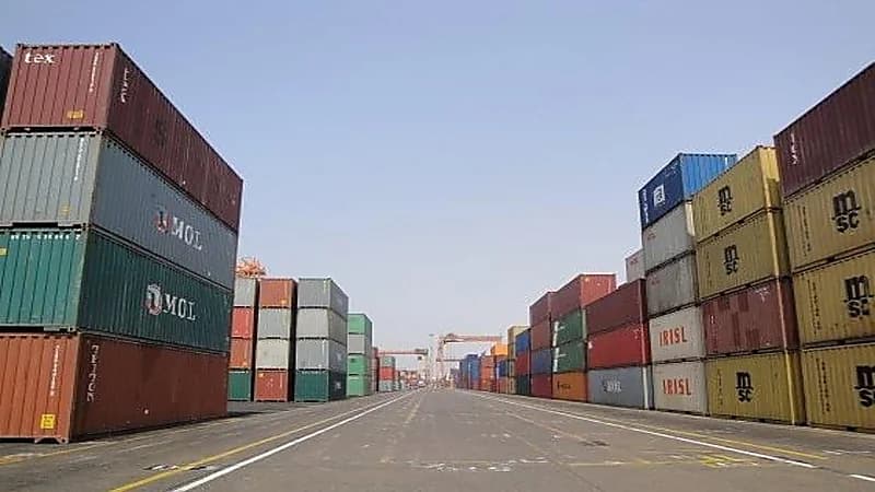 إقامة مزاد علني لبيع "بضائع متروكة" في جمرك الرياض