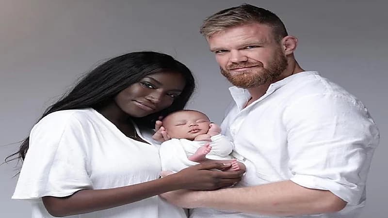 حقيقة وجود أطفال لعبير سندر غير ابنها المعلن عنه