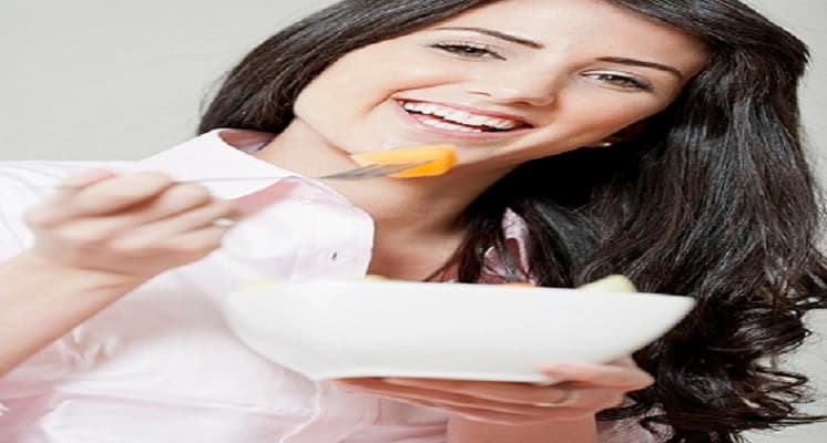 أطباء: هذه المأكولات تجنبوها عند تناول هذه الادوية