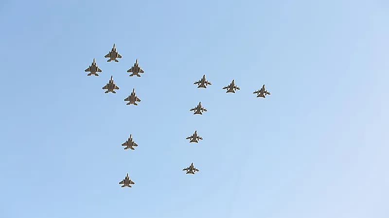 بالصور .. عروض مبهرة للقوات الجوية احتفاءً باليوم الوطني 92