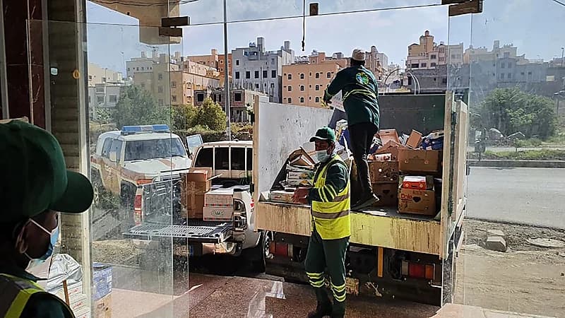 أمانة عسير تضبط مستودعا للتمور الفاسدة قبل تسويقها بمدينة أبها