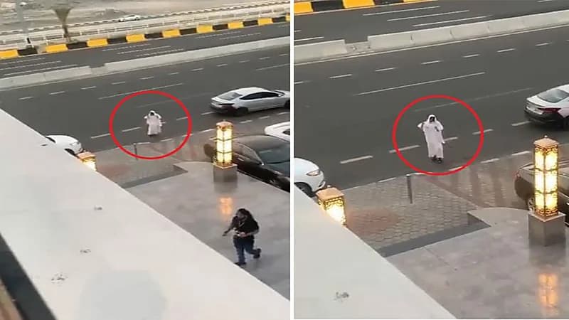 شاهد.. حركات غريبة لشخص أمام مقهى بإحدى مناطق المملكة