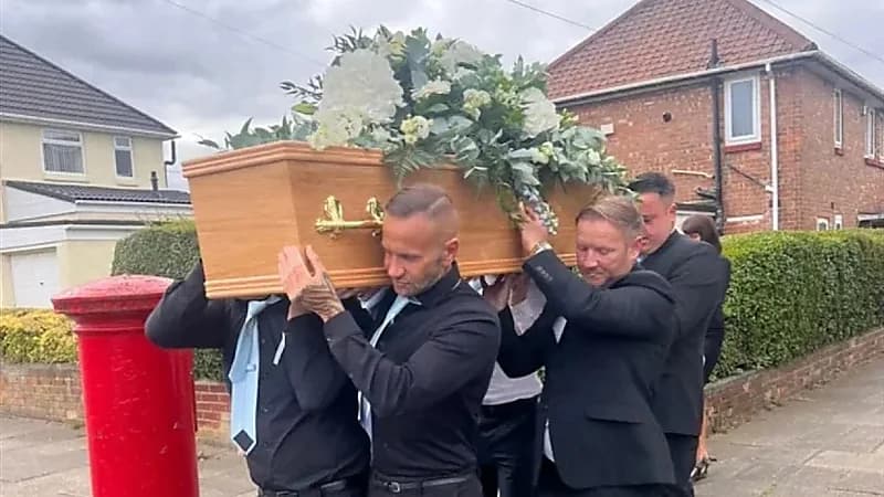 وفاة أب خلال جنازة ابنة في بريطانيا