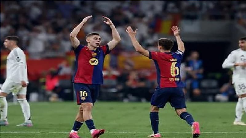 شجار عنيف بين لاعبين في برشلونة