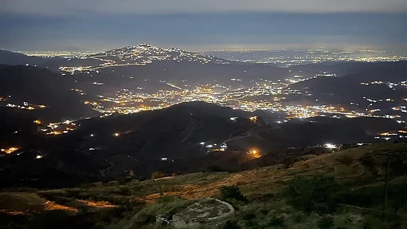 جبل طلان بمحافظة الداير يخطف الأنظار بمشاهد مذهلة.. فيديو وصور