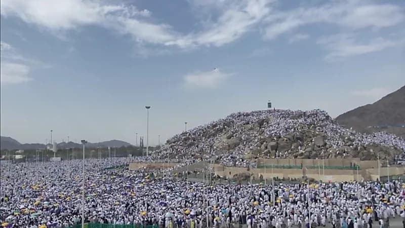 فيديو.. مشاهد مهيبة من حركة الحجاج وتنقلهم في مشعر عرفات قبيل البدء في النفرة