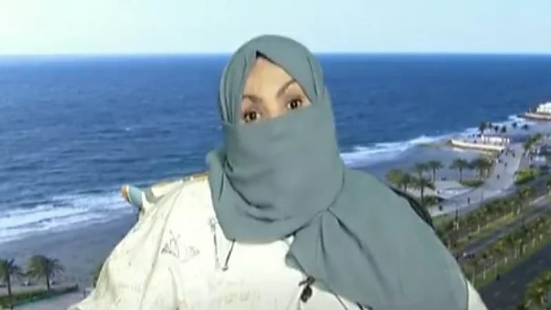 شاهد.. مواطنة تروي قصة زراعتها الموز الأحمر في مزرعة كبيرة بالمملكة