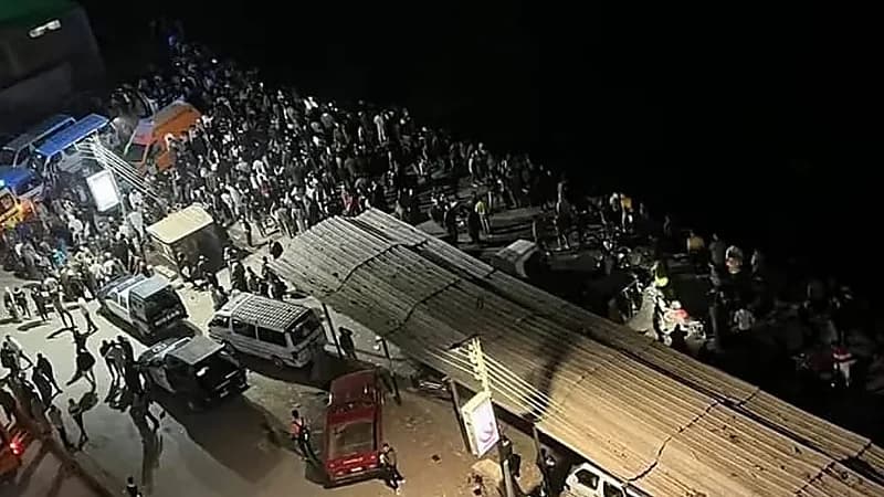 سقوط حافلة بركابها في المياه.. فيديو