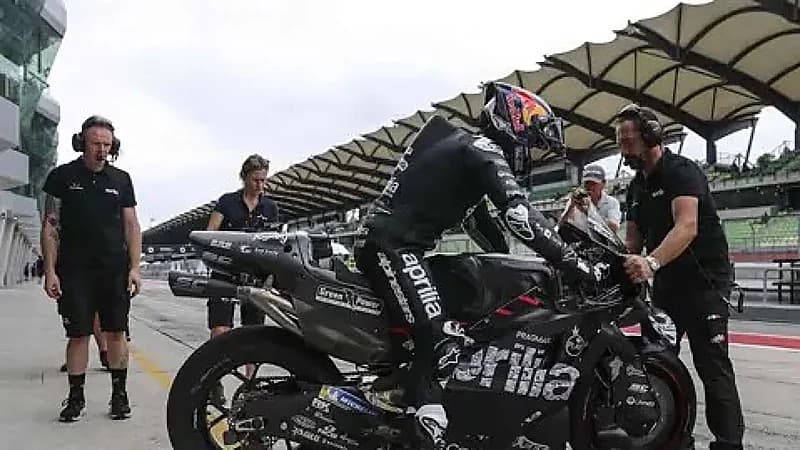 بطل العالم للدراجات النارية يتعرض لحادثين مروعين.. فيديو