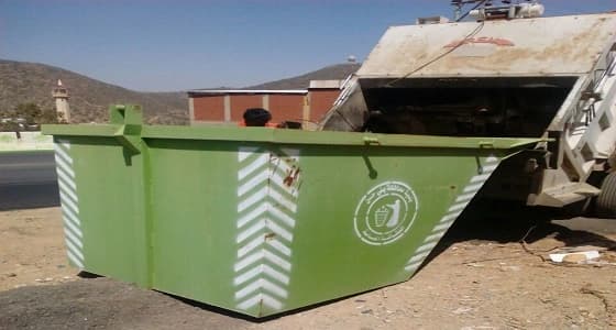 بلدية بني حسن تستبدل الحاويات المتهالكة