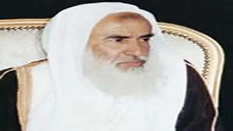 بالفيديو .. فتوى قديمة للشيخ " العثيمين " بمنع رفع الصلاة بمكبرات الصوت