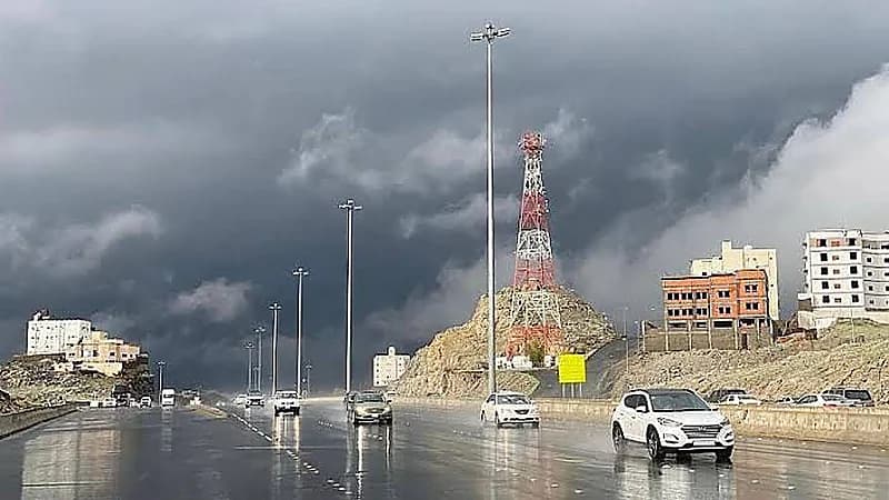 المسند: أمطار متوسطة إلى غزيرة متوقعة في مكة المكرمة وجدة غدًا