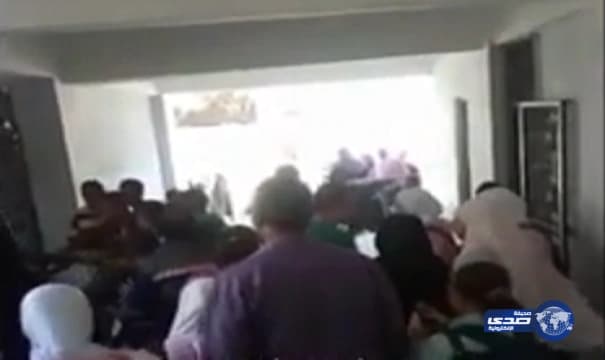 بالفيديو.. صبية يقتحمون مدرسة للتحرش بالتلميذات في مصر