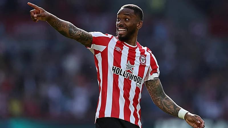 الأهلي يقترب من ضم لاعب برينتفورد