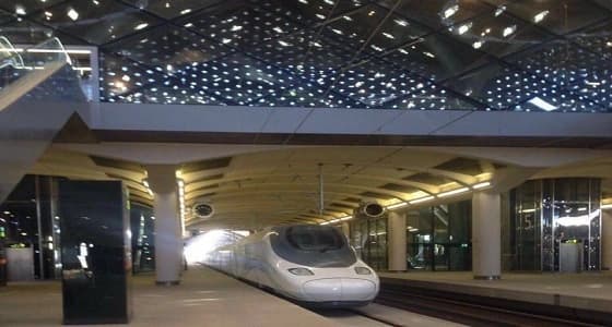 خادم الحرمين يفتتح محطة قطار الحرمين بالمدينة المنورة