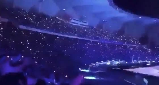 بالفيديو.. جماهير الهلال تشعل سماء ملعب الملك فهد الدولي بالهتافات