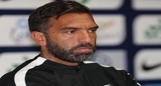 الزعيم يجدد لـ براون رغم الانتقادات