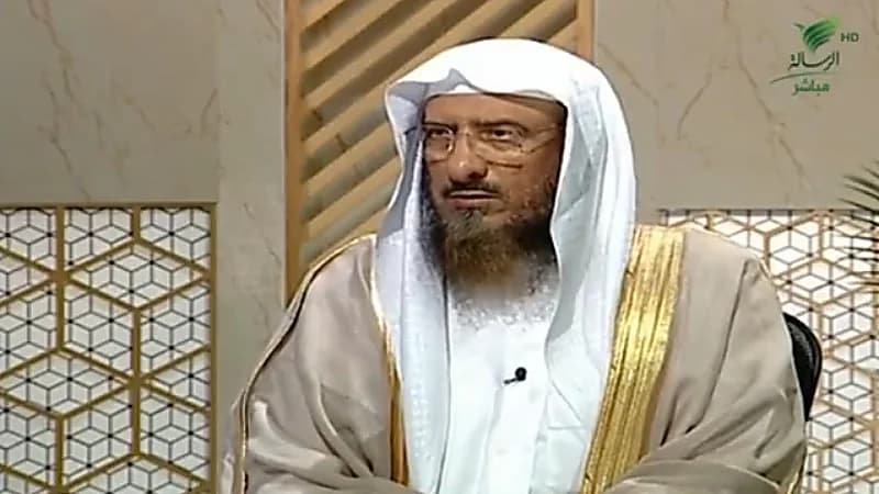 "الماجد" يوضح هل يجوز للابنة أن تتجنب أهلها لأنهم يفرقون بينها وبين أخواتها (فيديو)