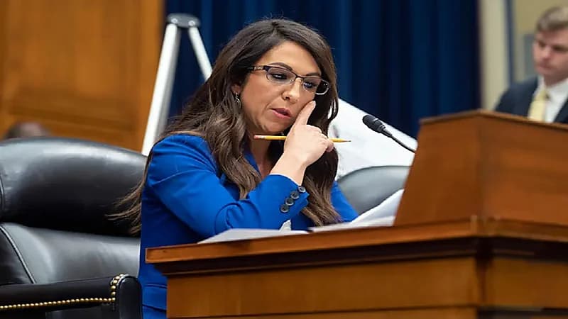 كاميرا مراقبة تفضح نائبة أمريكية..فيديو