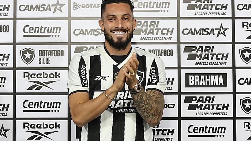 تيليس لاعب النصر السابق يوقع رسمياً مع بوتافوغو البرازيلي