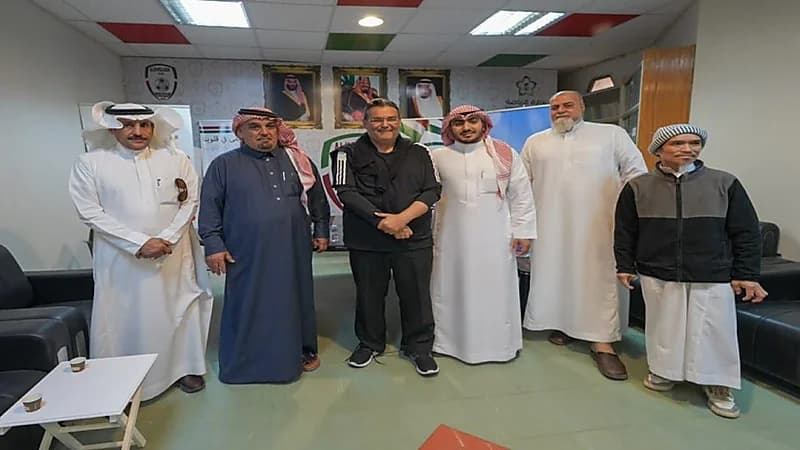 بالفيديو.. المعد البدني في نادي الخلود يعلن إسلامه ويغير اسمه