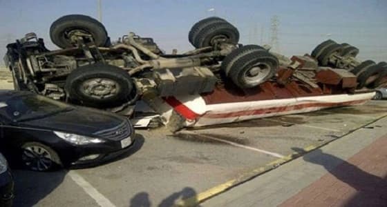 وفاة شخص في حادث تصادم 3 مركبات بمكة