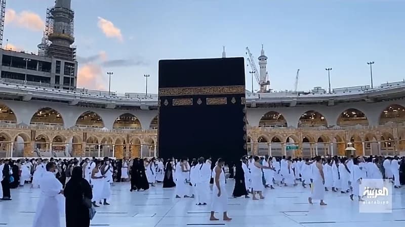 شاهد.. توزيع المعتمرين على مسارات الطواف الافتراضية بالمسجد الحرام